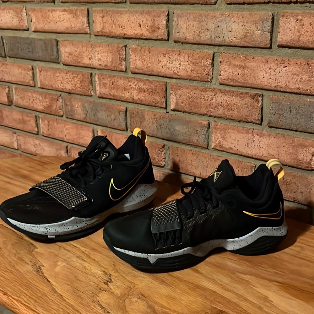Nike PG1 Black University Gold